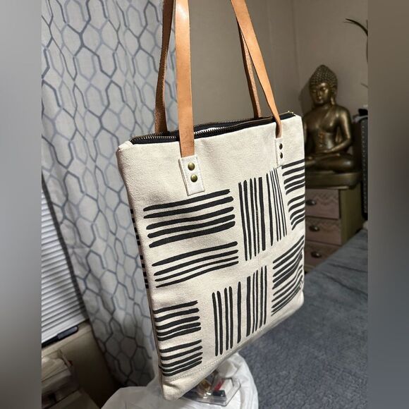 Erin Flett Worn Black Brush Mod Tote – Handcrafted Artistry - Picture 8 of 17